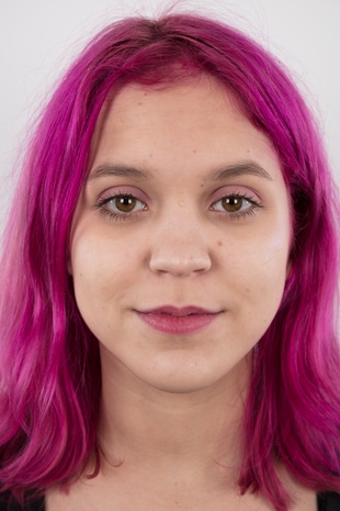 1. Download full pics of model Tereza (18) from czechcasting.com