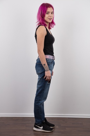 3. Download full pics of model Tereza (18) from czechcasting.com