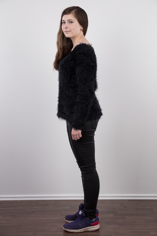 4. Download full pics of Michaela (21) from czechcasting.com