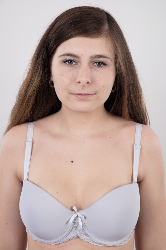 8. Download full pics of Michaela (21) from czechcasting.com