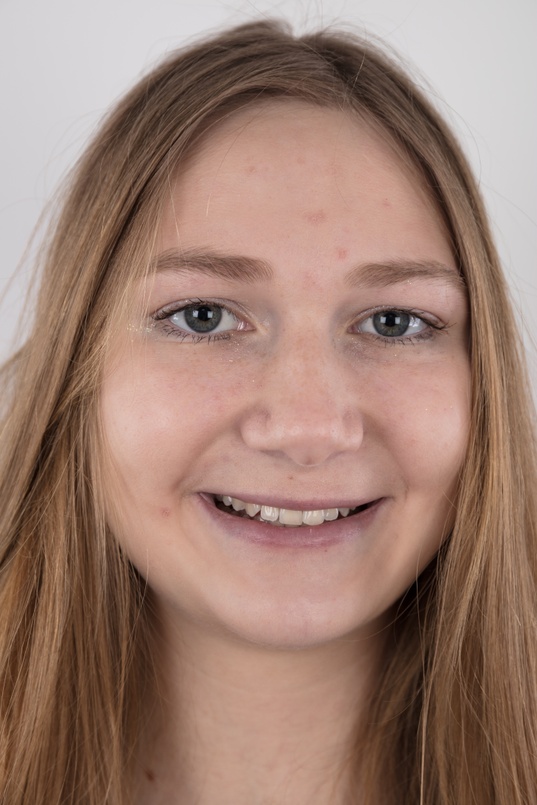 1. Download full pics of Katerina (19) from czechcasting.com