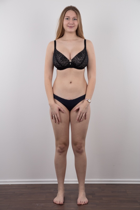 7. Download full pics of Katerina (19) from czechcasting.com