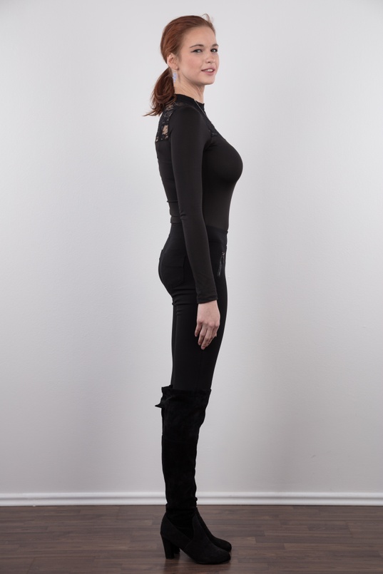 3. Download full pics of Nada (18) from czechcasting.com