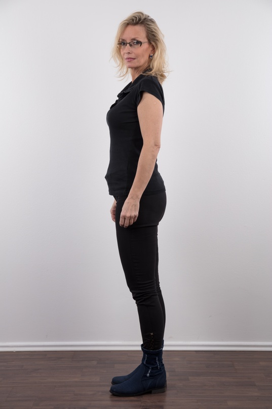 4. Download full pics of Ludmila (45) from czechcasting.com