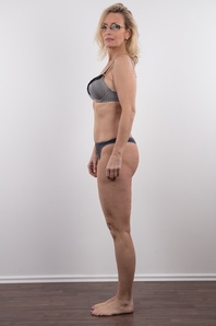 7. Download full pics of Ludmila (45) from czechcasting.com