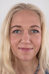 1. Download full pics of Klara (33) from czechcasting.com