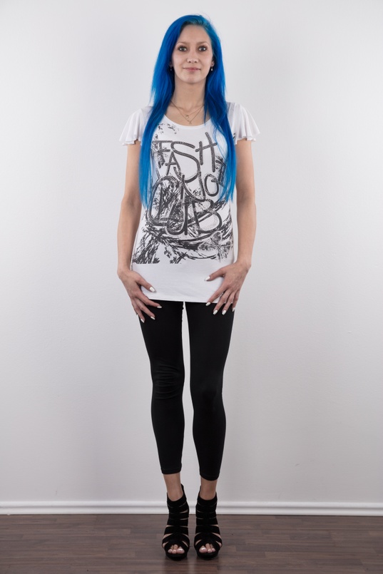 1. Download full pics of Petra (26) from czechcasting.com