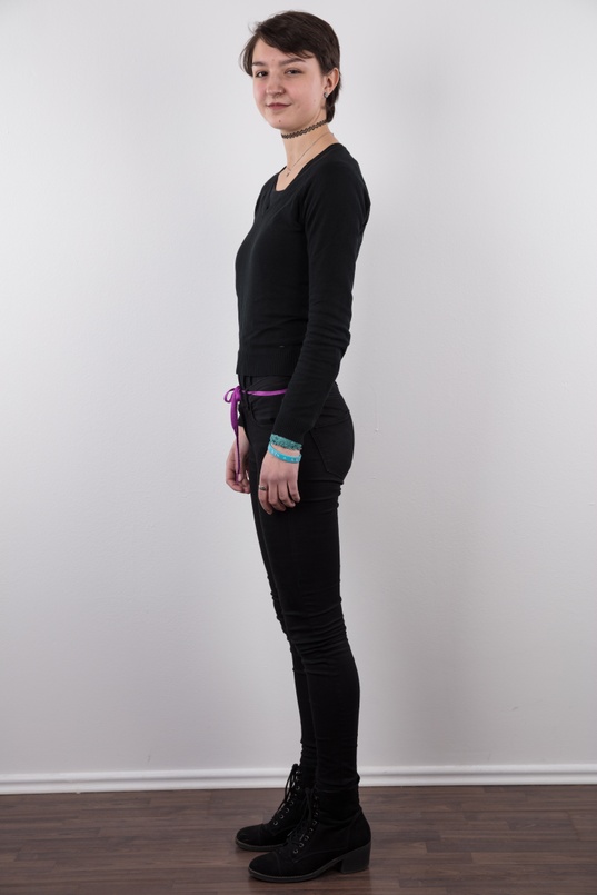 4. Download full pics of Michaela (18) from czechcasting.com