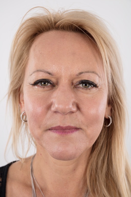 1. Download full pics of Radka (49) from czechcasting.com