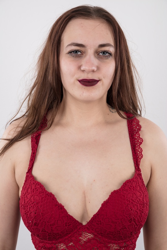 3. Download full pics of Nikola (22) from czechcasting.com