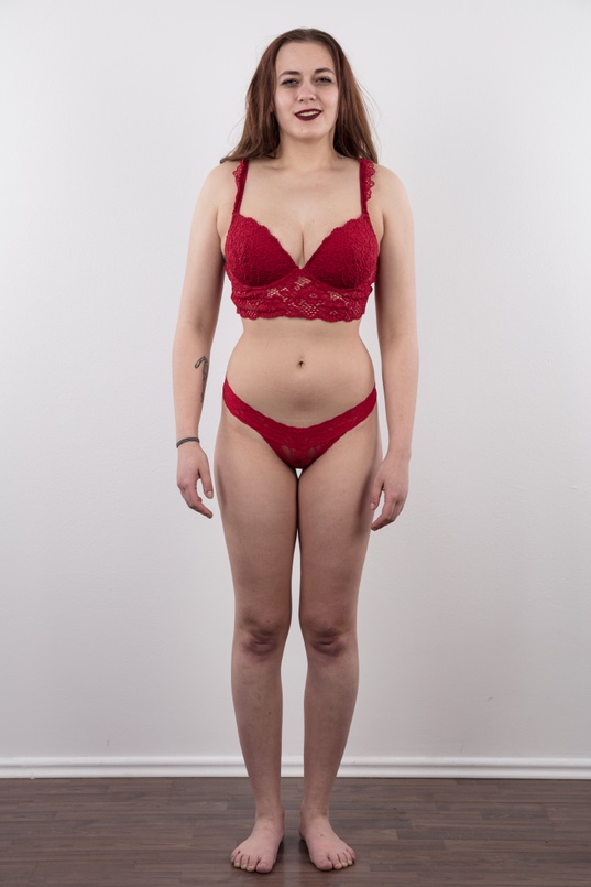 4. Download full pics of Nikola (22) from czechcasting.com