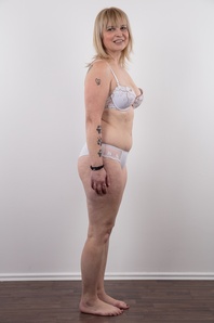 8. Download full pics of Martina (42) from czechcasting.com