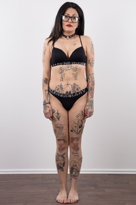 4. Download full pics of Andrea (27) from czechcasting.com