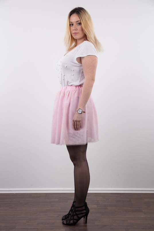 4. Download full pics of Veronika (26) from czechcasting.com