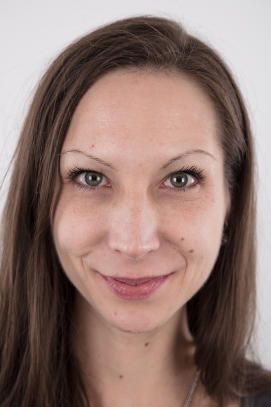 1. Download full pics of Veronika (27) from czechcasting.com