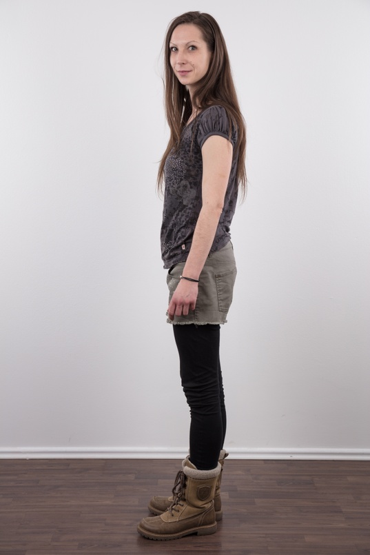 4. Download full pics of Veronika (27) from czechcasting.com