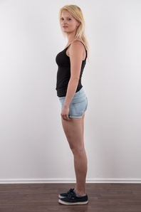 4. Download full pics of Denisa (28) from czechcasting.com