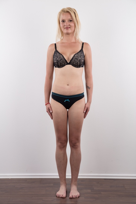 6. Download full pics of Denisa (28) from czechcasting.com