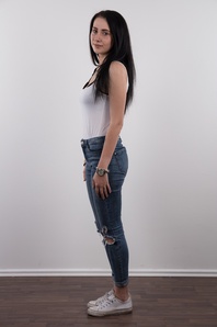 4. Download full pics of Tereza (19) from czechcasting.com