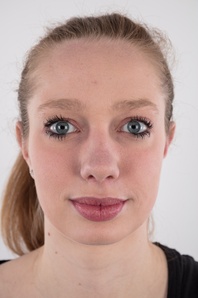 1. Download full pics of Tereza (22) from czechcasting.com