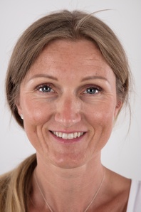 1. Download full pics of Michaela (42) from czechcasting.com