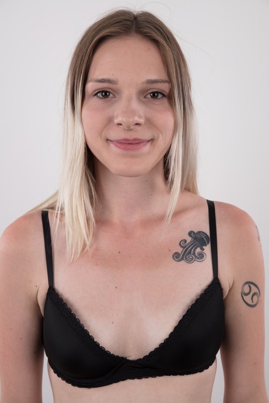 6. Download full pics of Lucie (18) from czechcasting.com