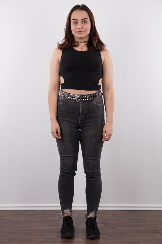 2. Download full pics of Marie (18) from czechcasting.com