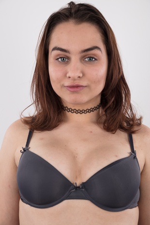 5. Download full pics of model Marie (18) from czechcasting.com