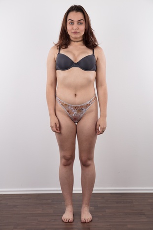 6. Download full pics of model Marie (18) from czechcasting.com