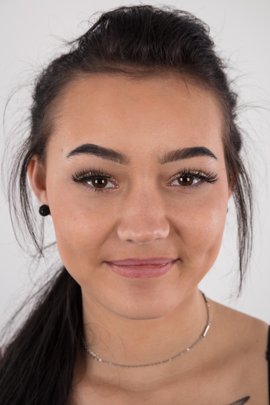 1. Download full pics of Zlata (18) & Karolina from czechcasting.com