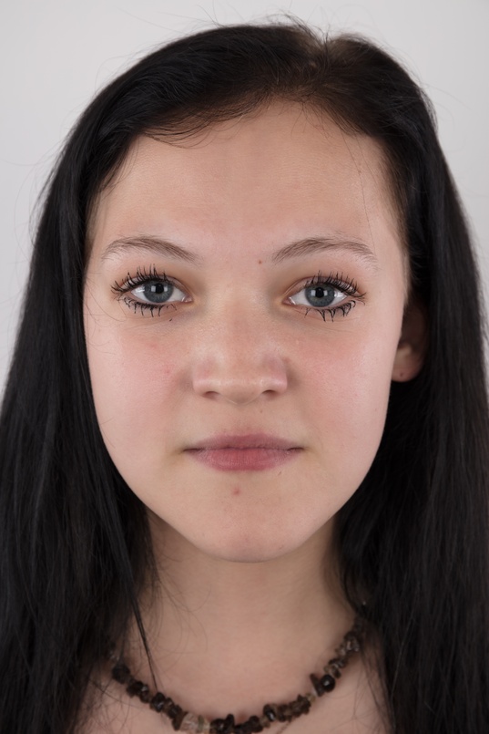 1. Download full pics of Daniela (18) from czechcasting.com