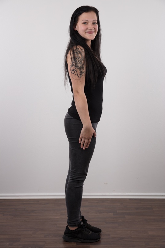 3. Download full pics of Daniela (18) from czechcasting.com