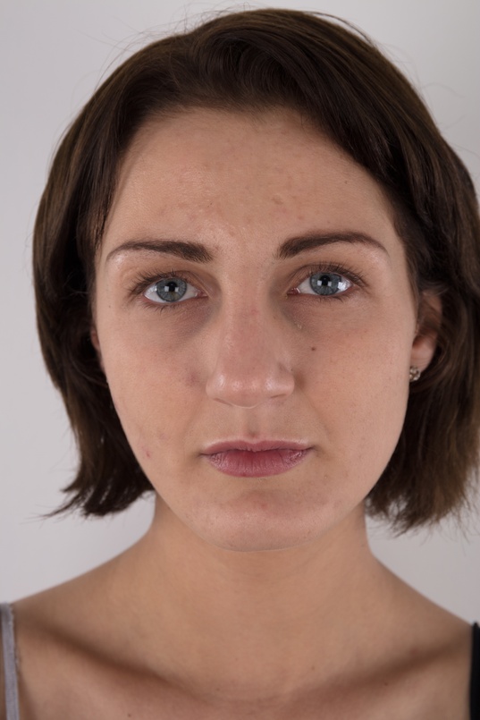 1. Download full pics of Zaneta (21) from czechcasting.com