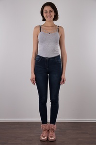 2. Download full pics of Zaneta (21) from czechcasting.com