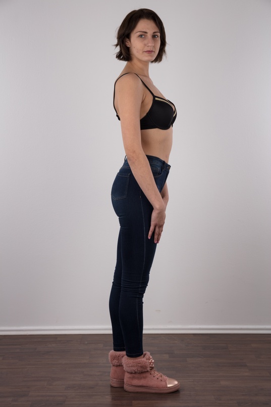 3. Download full pics of Zaneta (21) from czechcasting.com