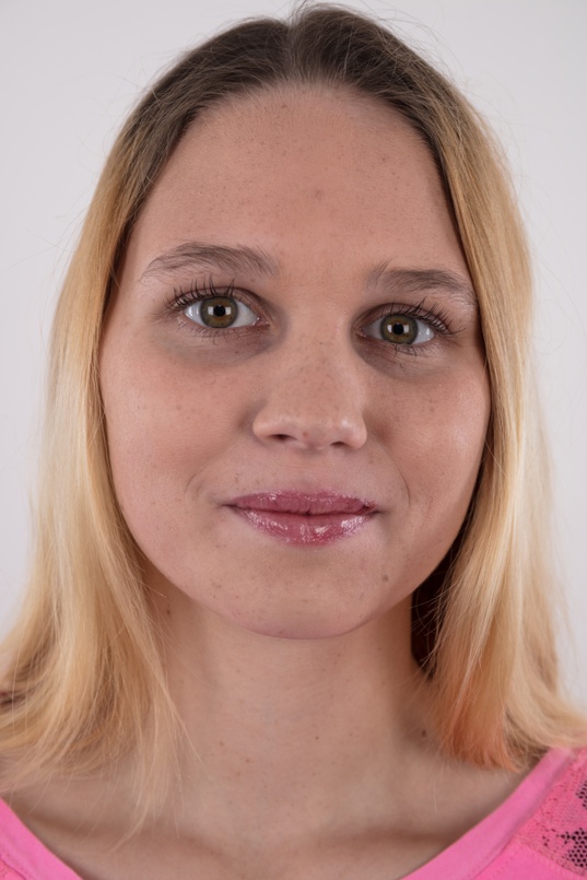 1. Download full pics of Klara (22) from czechcasting.com