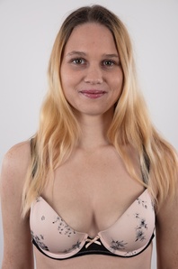 5. Download full pics of Klara (22) from czechcasting.com