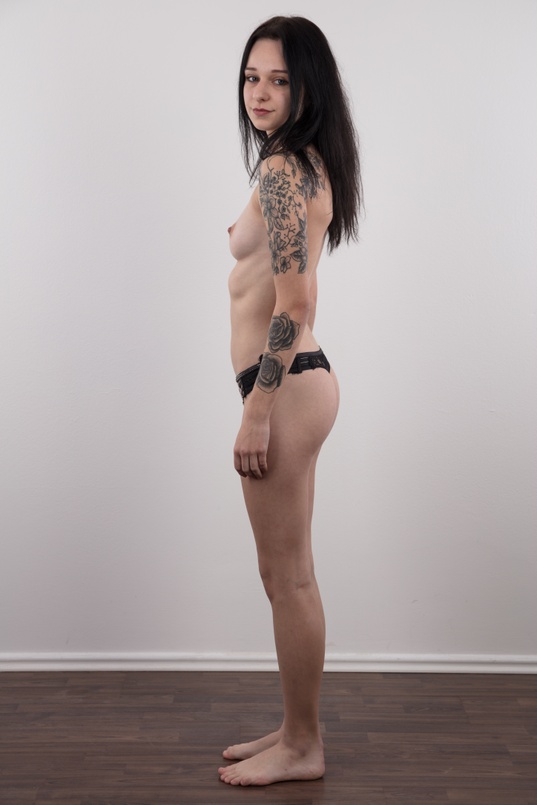 9. Download full pics of Sona (18) from czechcasting.com