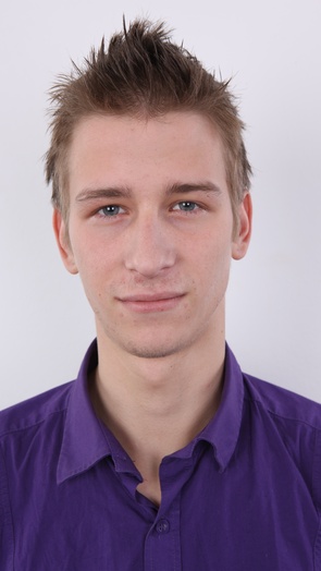 1. Download full pics of Lukas (21) from czechgaycasting.com