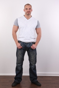 2. Download full pics of Erik (25) from czechgaycasting.com