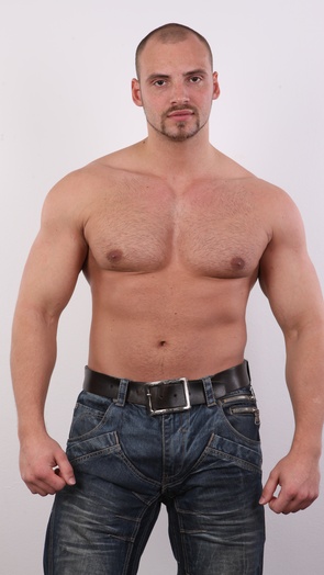 4. Download full pics of Erik (25) from czechgaycasting.com