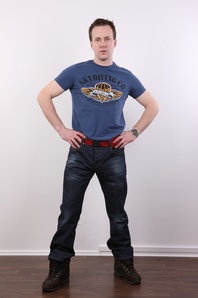 2. Download full pics of Jirka (34) from czechgaycasting.com