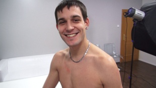 3. Download full pics of Daniel (24) from czechgaycasting.com