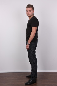 2. Download full pics of Martin (24) from czechgaycasting.com