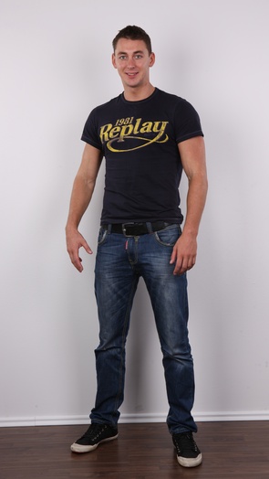 2. Download full pics of Jaroslav (24) from czechgaycasting.com