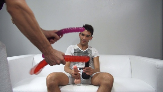 2. Download full pics of Lukas (22) from czechgaycasting.com