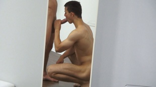 4. Download full pics of Simon (22) from czechgaycasting.com