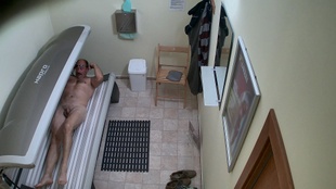 3. Download full pics of Beefy Daddy Shows Off in Solarium from czechgaysolarium.com