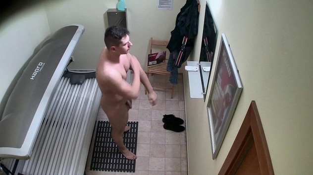 Czech Gay Solarium: Cheeky Hunk Gets Caught