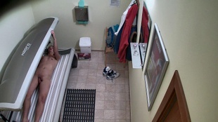 4. Download full pics of Le spectacle sensationnel de Cheeky Twink from czechgaysolarium.com